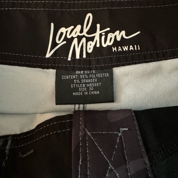 Men’s Size 30 Swim Trunks - Picture 2 of 2